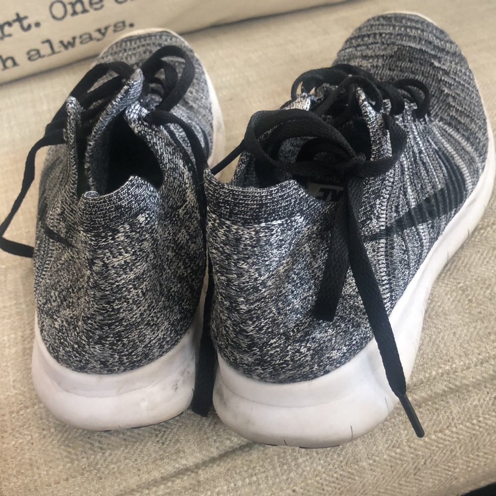 Nike black shoes - Picture 6 of 7